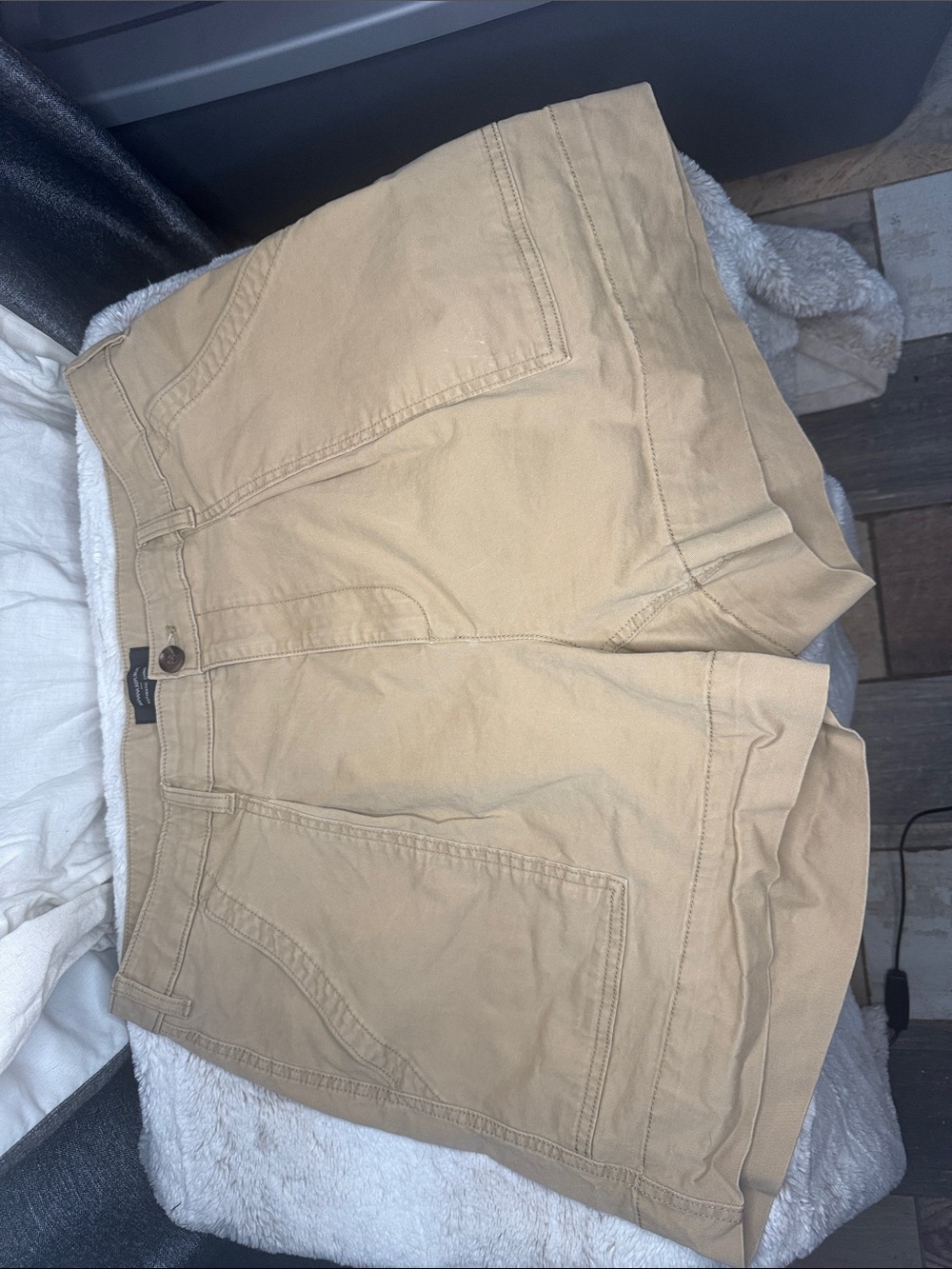 Banana Republic women’s Tan Cargo Shorts